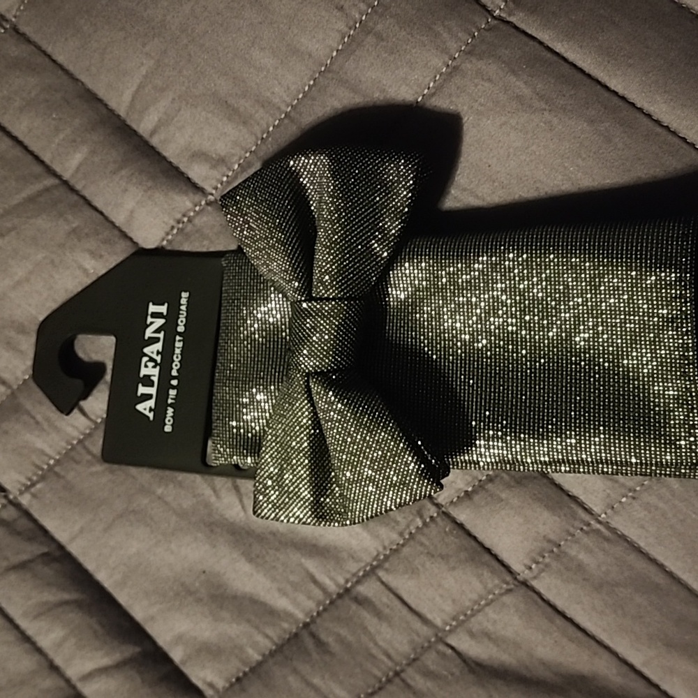Men's Dark Silver Bow Tie and pocket square